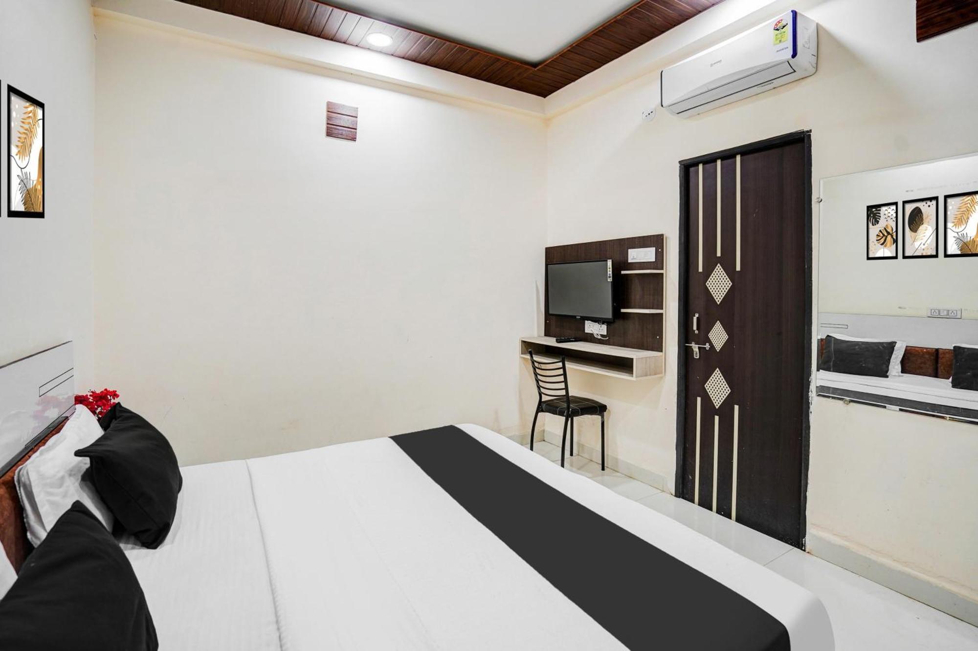 Super Hotel O Brilliant Convention Centre Formerly Madhur Shree 印多尔 外观 照片