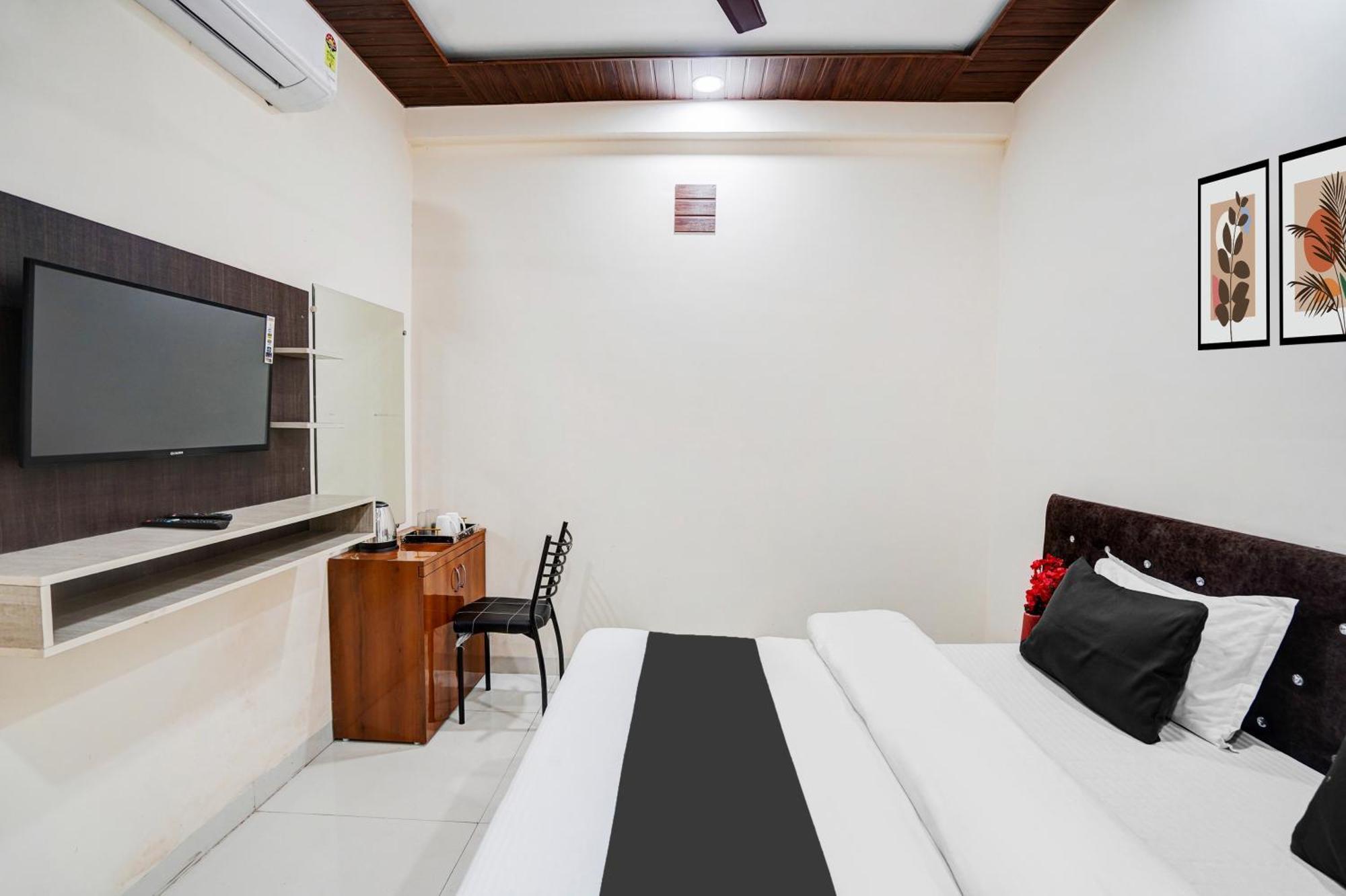 Super Hotel O Brilliant Convention Centre Formerly Madhur Shree 印多尔 外观 照片
