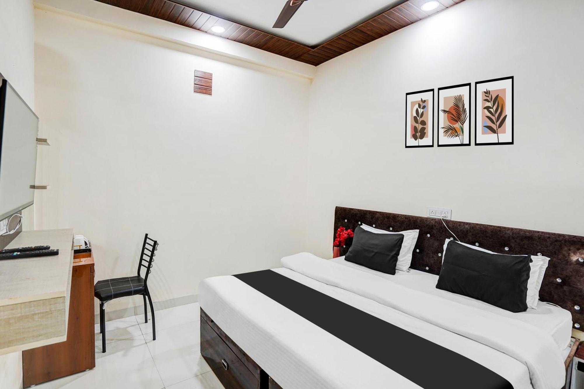 Super Hotel O Brilliant Convention Centre Formerly Madhur Shree 印多尔 外观 照片